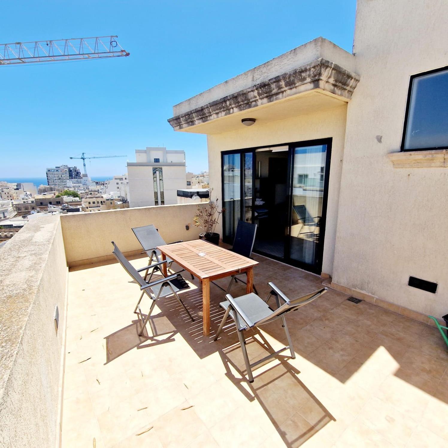 Spacious Central Sliema Penthouse Apartment Exterior photo